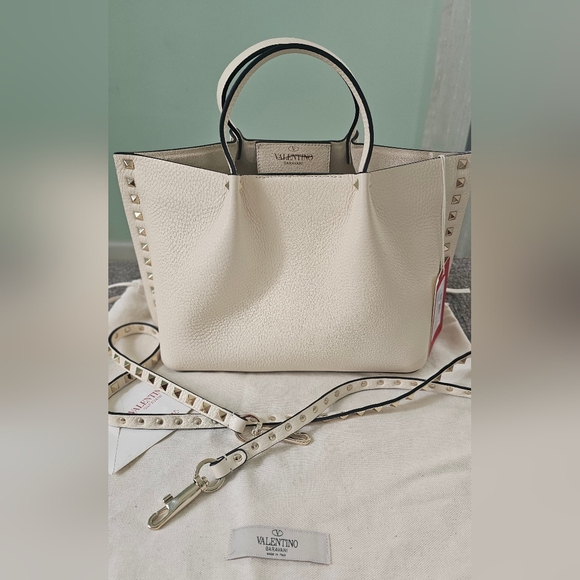 Valentino Garavani Rockstud Small East-West Leather Tote Bag Light Ivory - Picture 13 of 16